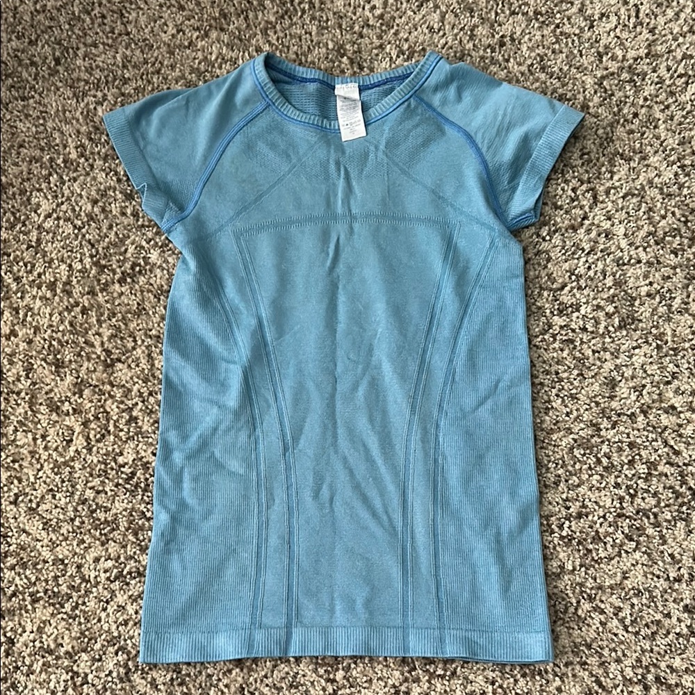 IVIVVA SIZE 8 athletic top